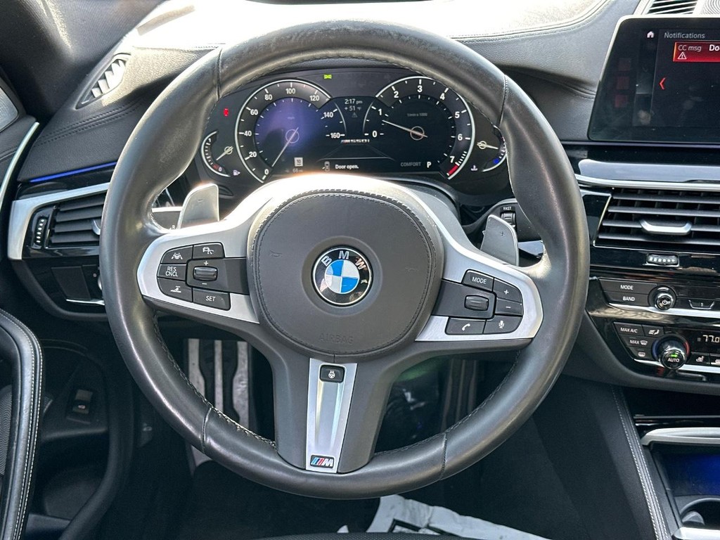 BMW 5 Series Vehicle Full-screen Gallery Image 14