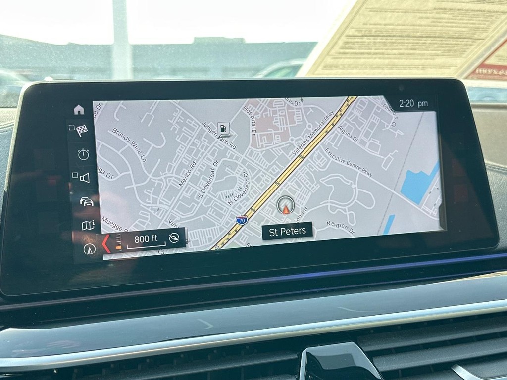 BMW 5 Series Vehicle Full-screen Gallery Image 28