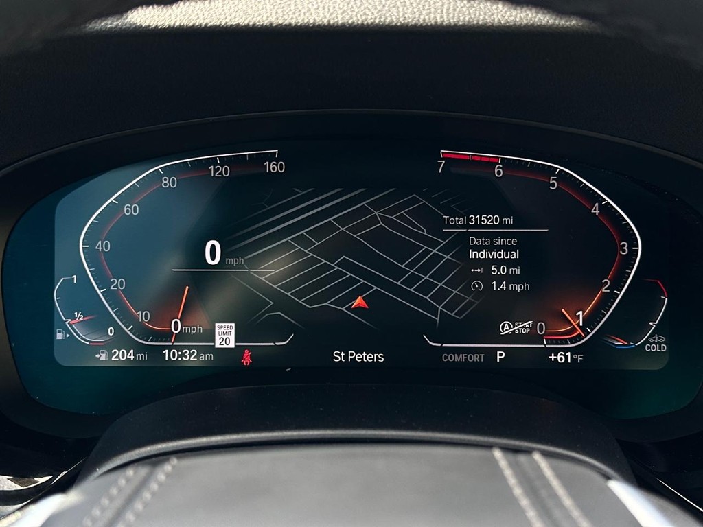 BMW 5 Series Vehicle Full-screen Gallery Image 26