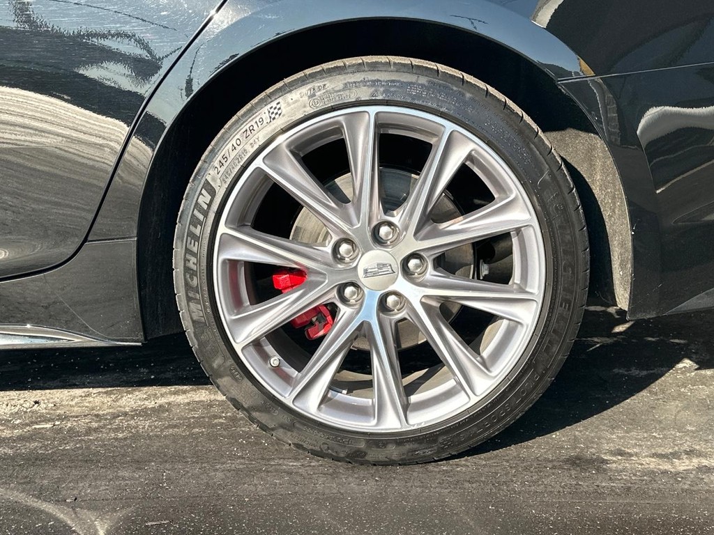 Cadillac CT5-V Vehicle Full-screen Gallery Image 05