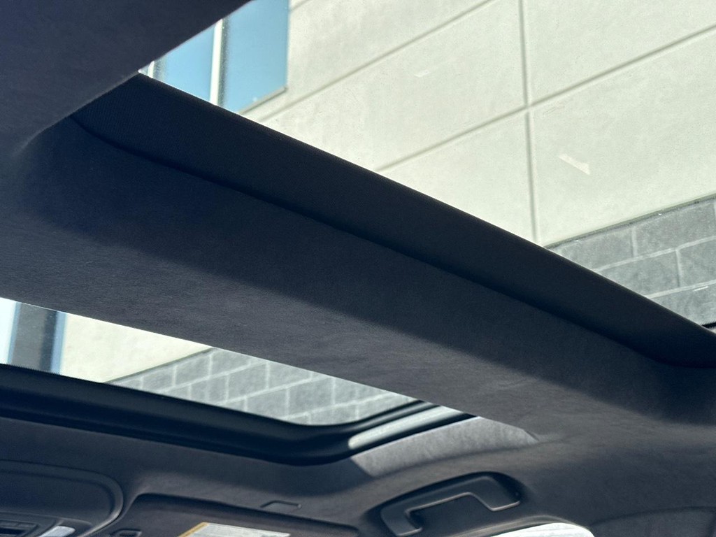 Cadillac CT5-V Vehicle Full-screen Gallery Image 08