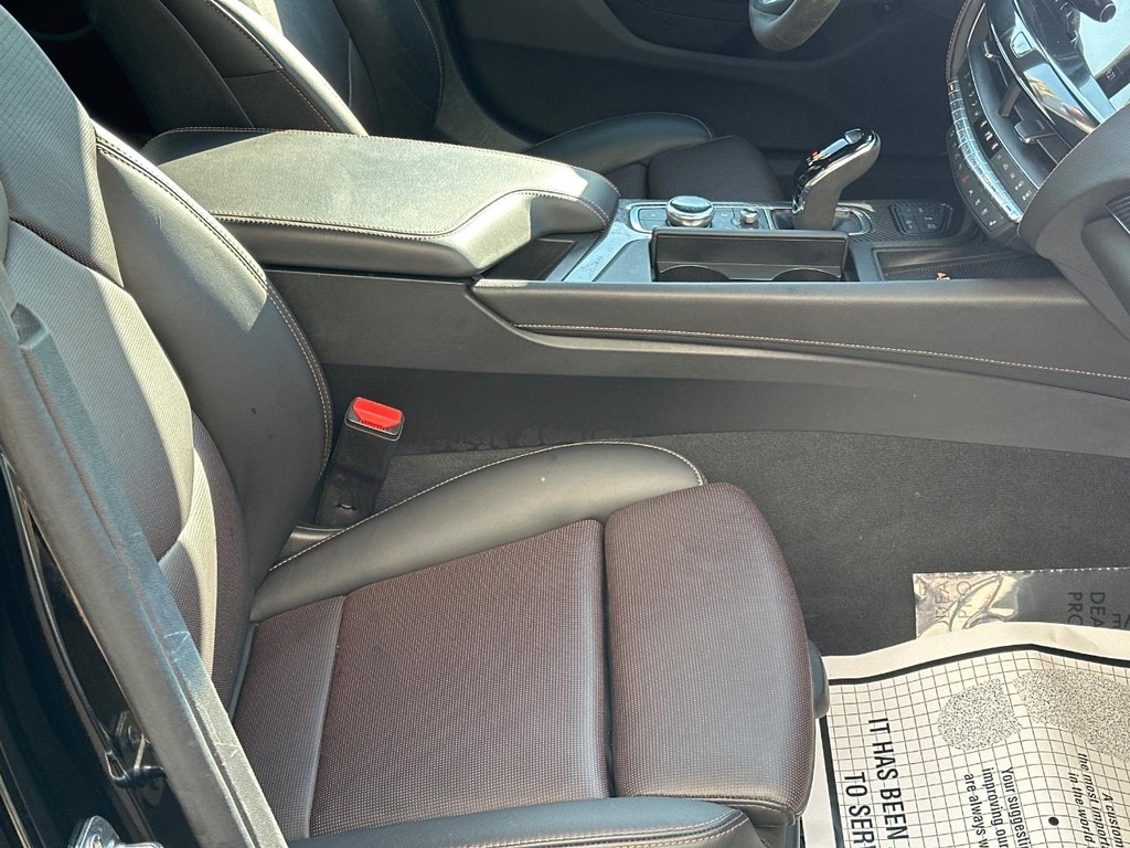 Cadillac CT5-V Vehicle Full-screen Gallery Image 14