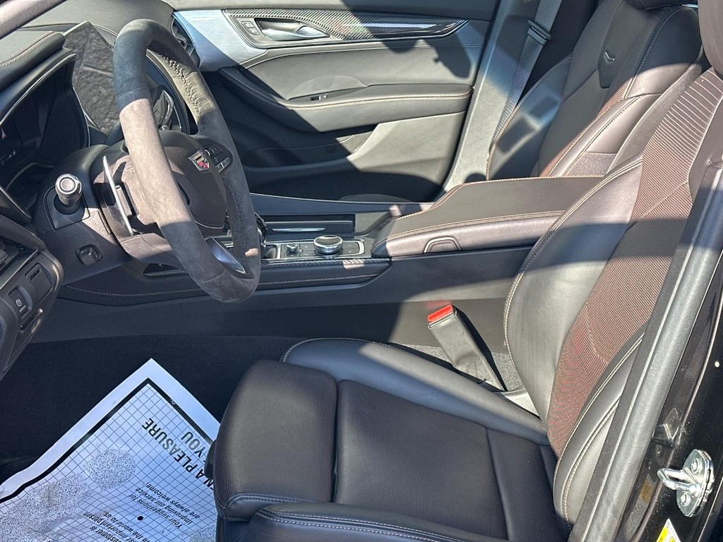 Cadillac CT5-V Vehicle Full-screen Gallery Image 15