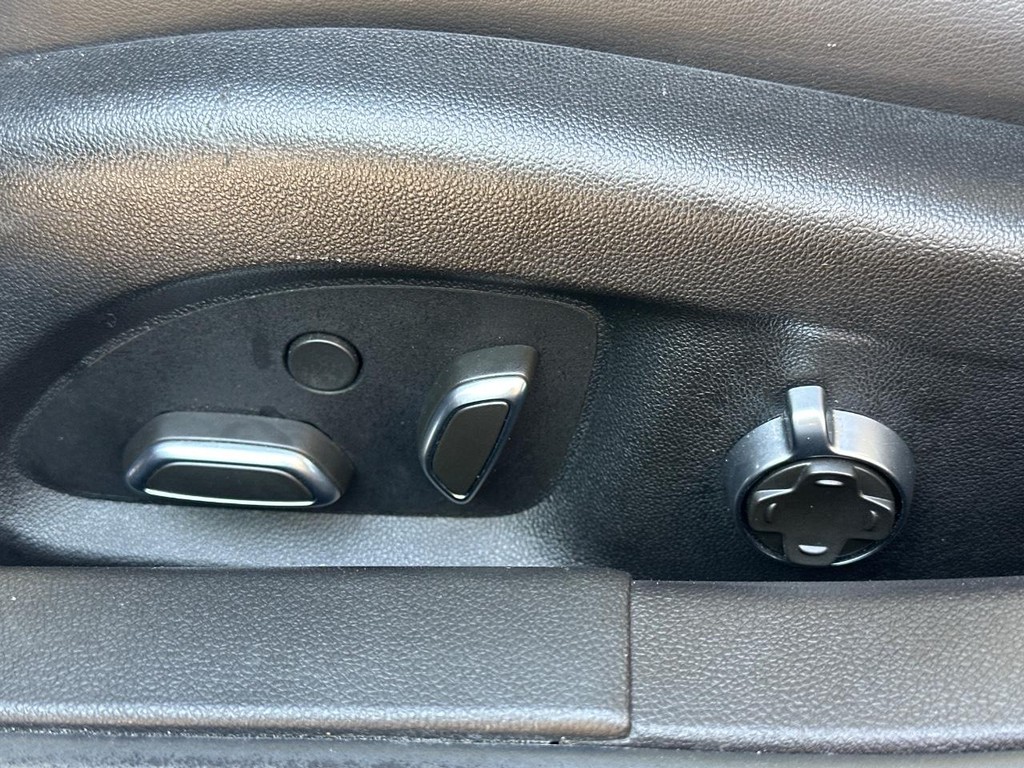 Cadillac CT5-V Vehicle Full-screen Gallery Image 16