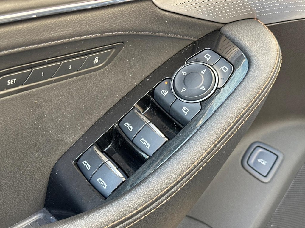 Cadillac CT5-V Vehicle Full-screen Gallery Image 18