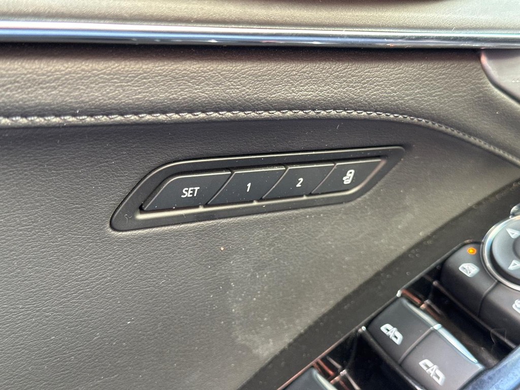 Cadillac CT5-V Vehicle Full-screen Gallery Image 23