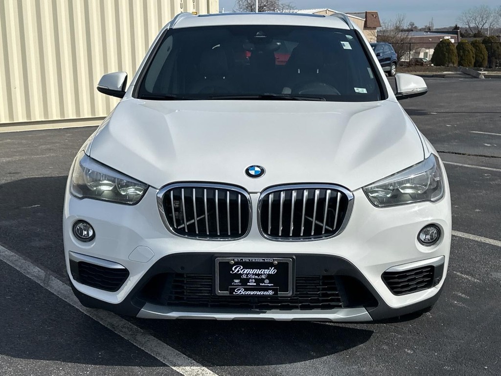 BMW X1 Vehicle Full-screen Gallery Image 02