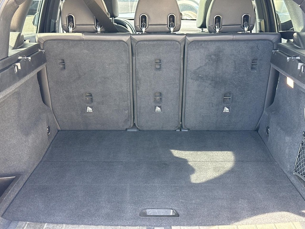 BMW X1 Vehicle Full-screen Gallery Image 07