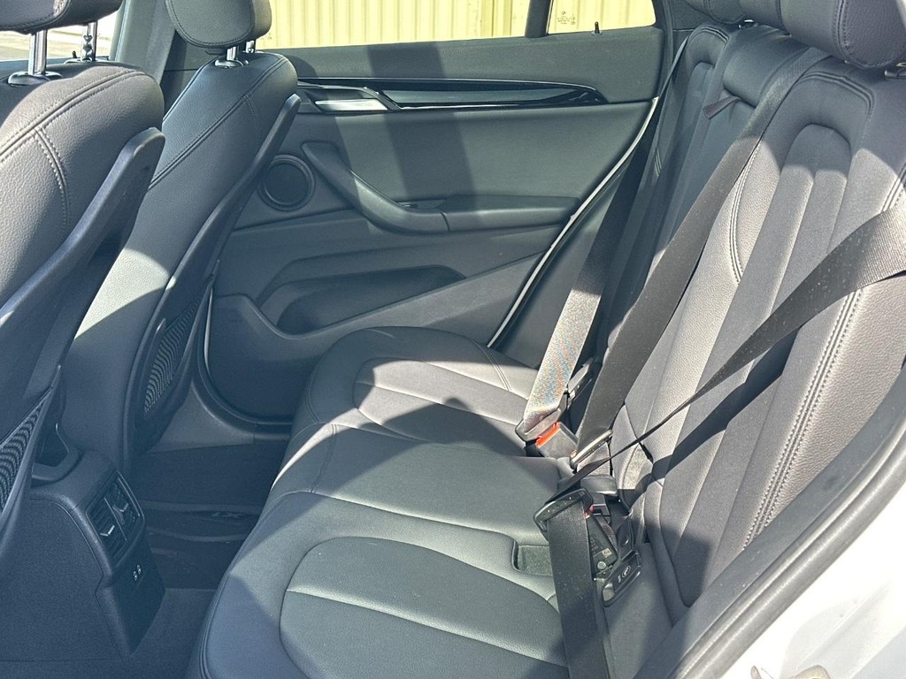 BMW X1 Vehicle Full-screen Gallery Image 10