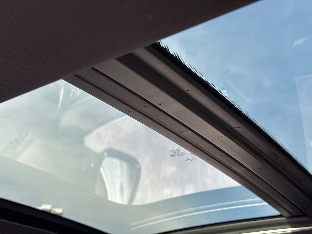 BMW X1 Vehicle Full-screen Gallery Image 12