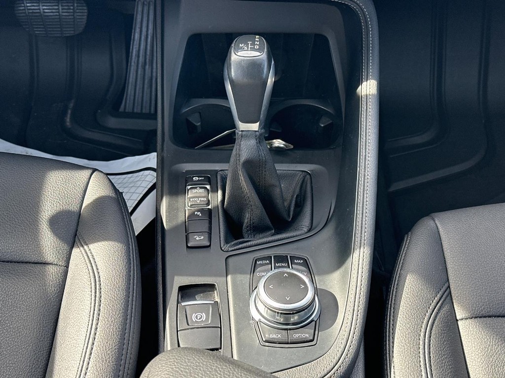 BMW X1 Vehicle Full-screen Gallery Image 15