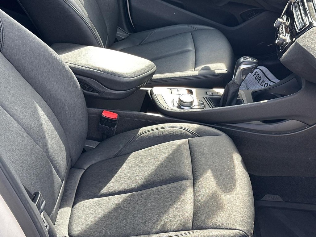 BMW X1 Vehicle Full-screen Gallery Image 17