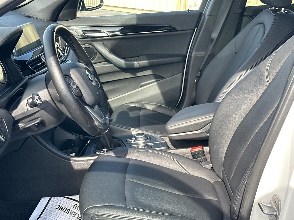 BMW X1 Vehicle Full-screen Gallery Image 18