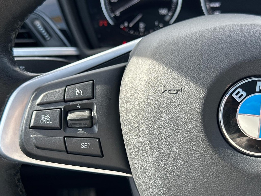 BMW X1 Vehicle Full-screen Gallery Image 23