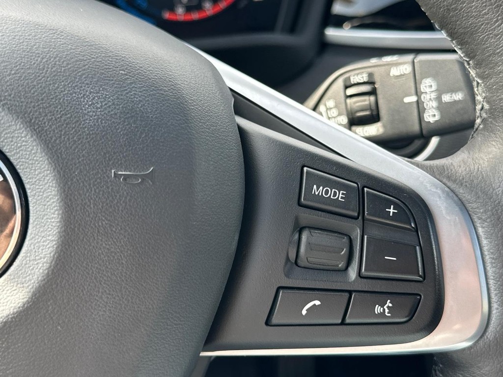 BMW X1 Vehicle Full-screen Gallery Image 24