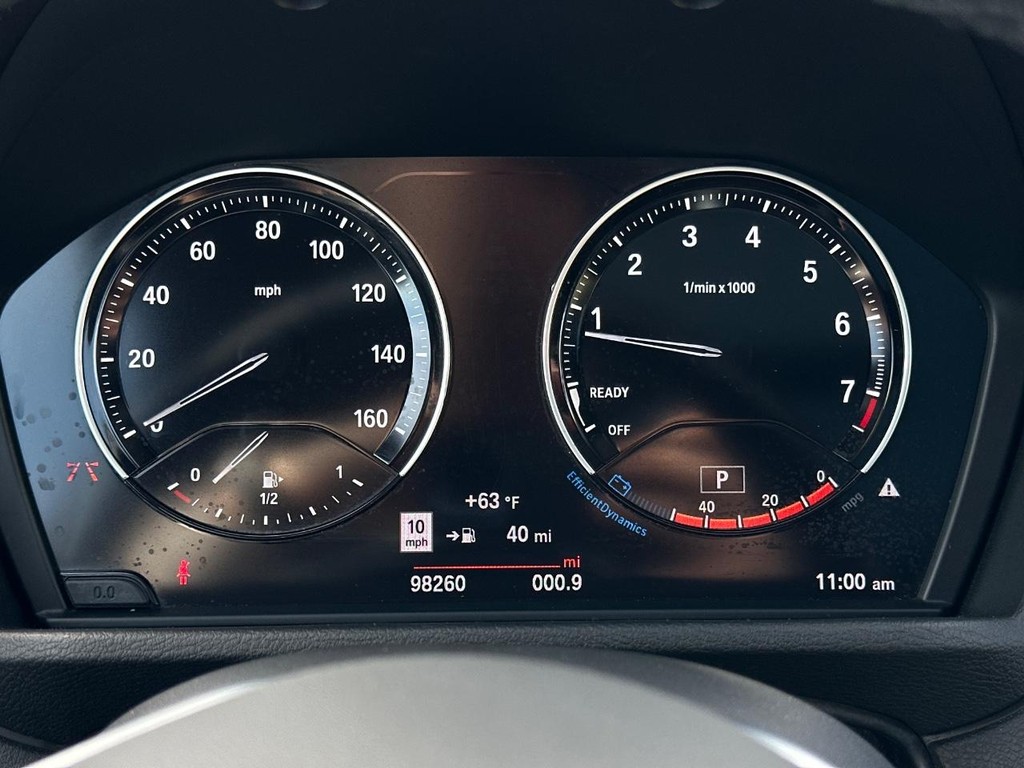 BMW X1 Vehicle Full-screen Gallery Image 25