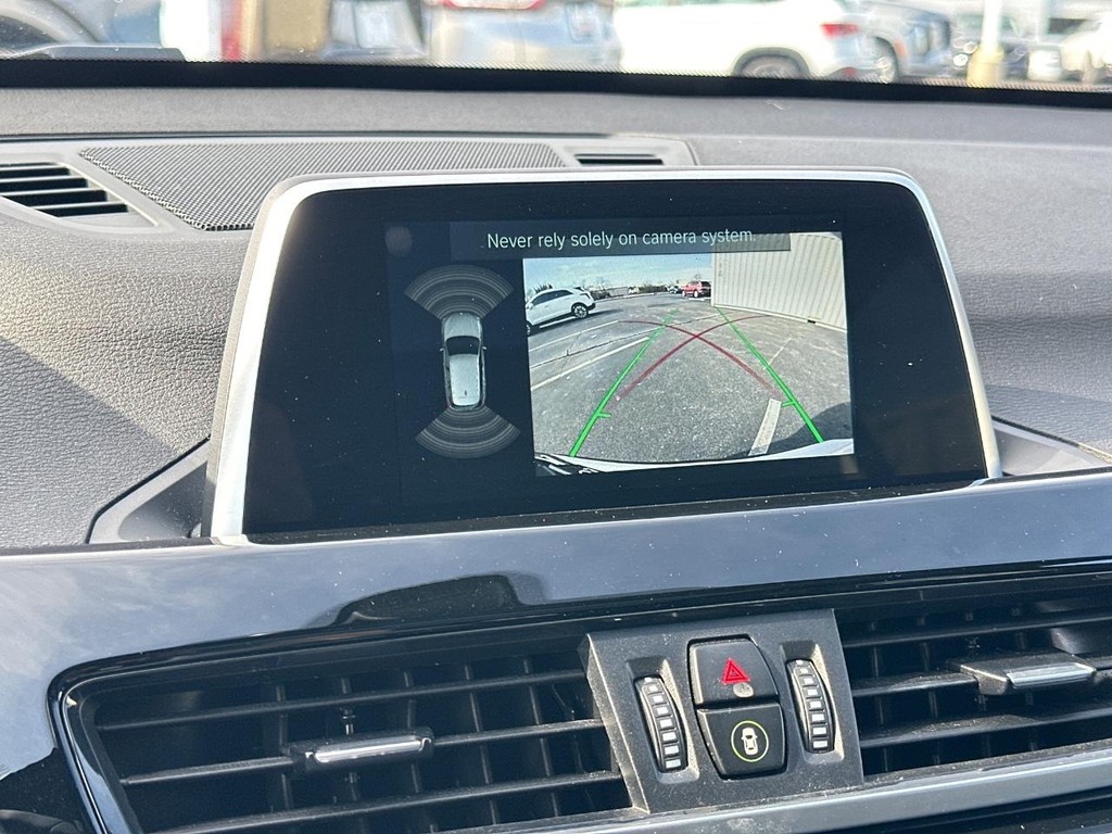 BMW X1 Vehicle Full-screen Gallery Image 28