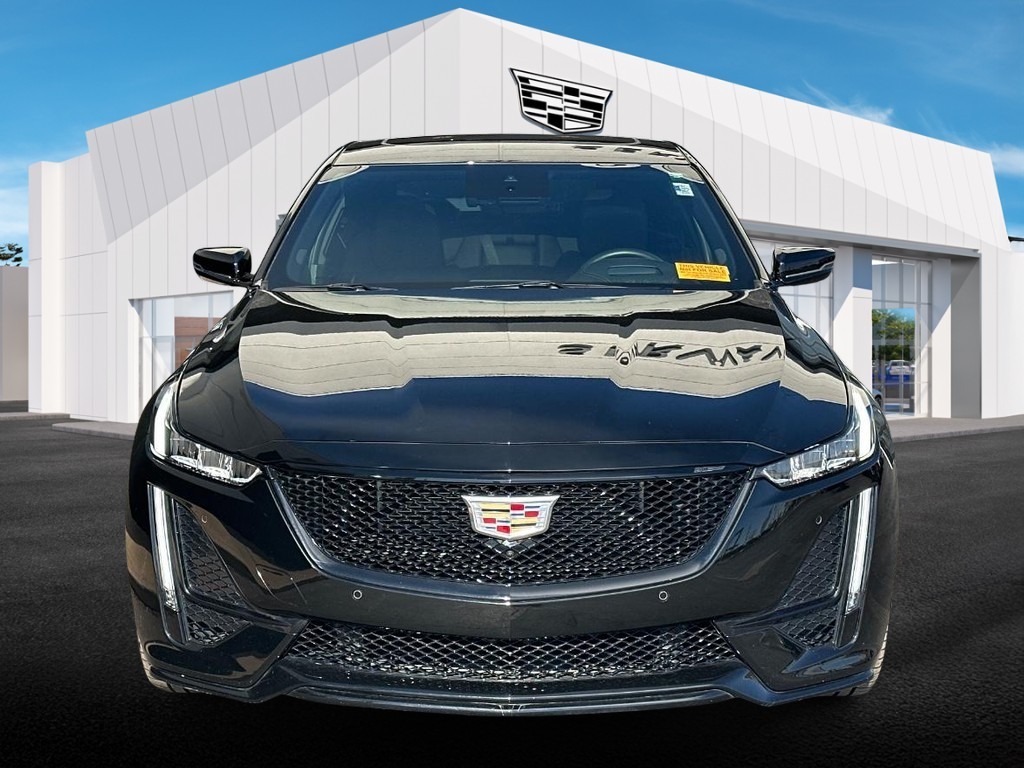 Cadillac CT5-V Vehicle Full-screen Gallery Image 02