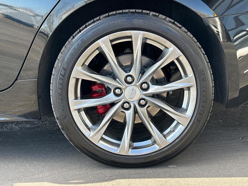 Cadillac CT5-V Vehicle Full-screen Gallery Image 06