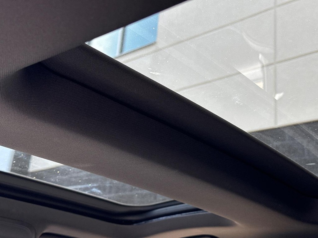 Cadillac CT5-V Vehicle Full-screen Gallery Image 09