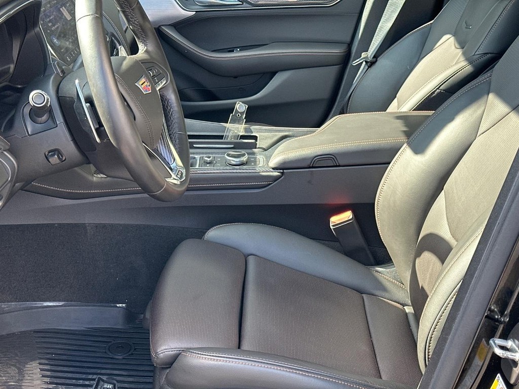 Cadillac CT5-V Vehicle Full-screen Gallery Image 16