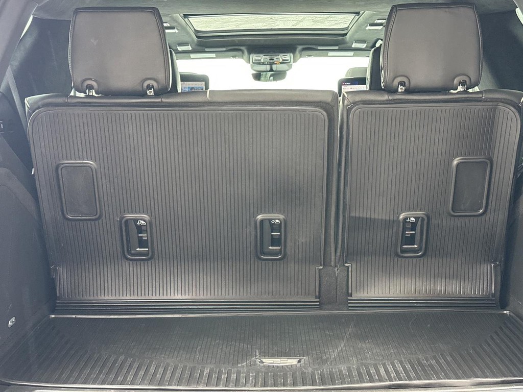 Cadillac Escalade Vehicle Full-screen Gallery Image 04