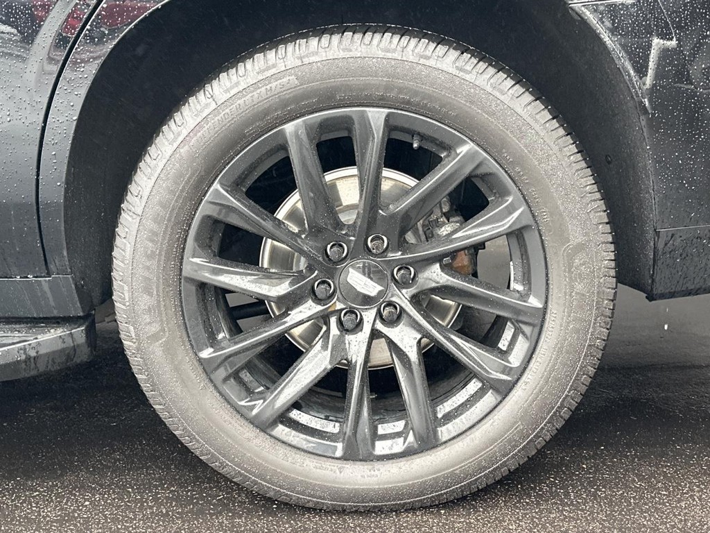 Cadillac Escalade Vehicle Full-screen Gallery Image 06