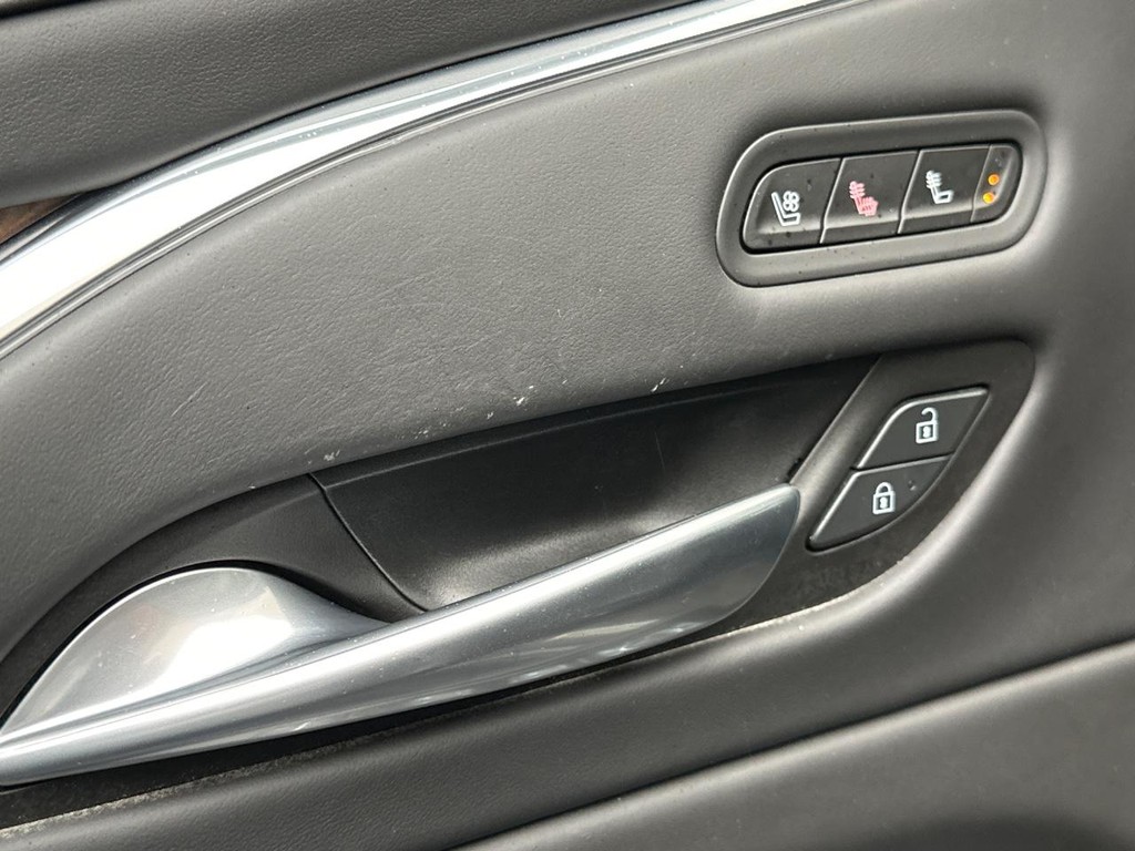 Cadillac Escalade Vehicle Full-screen Gallery Image 20