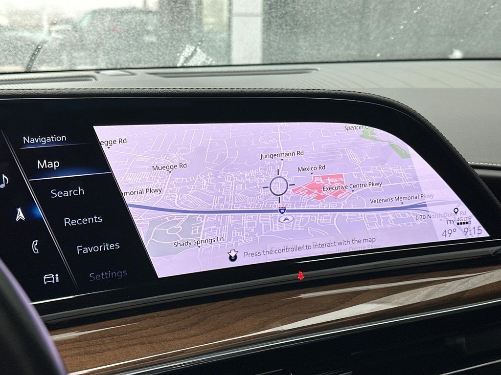 Cadillac Escalade Vehicle Full-screen Gallery Image 26