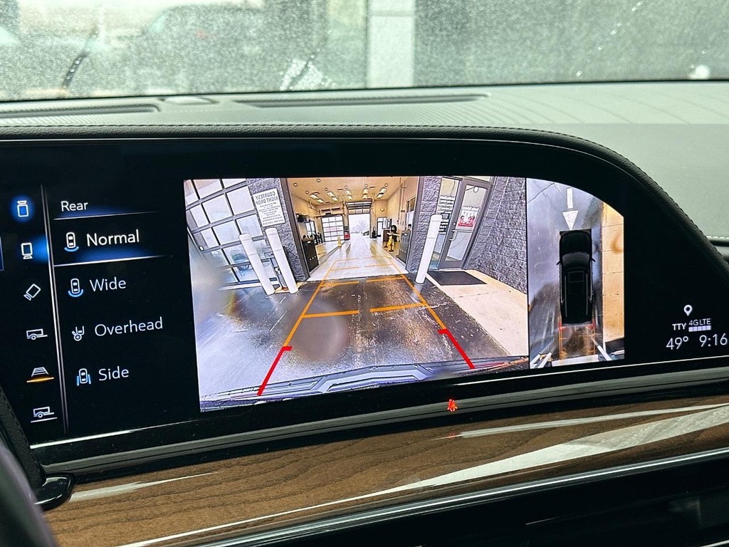 Cadillac Escalade Vehicle Full-screen Gallery Image 27