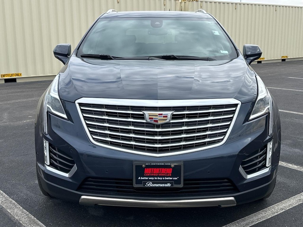 Cadillac XT5 Vehicle Full-screen Gallery Image 02