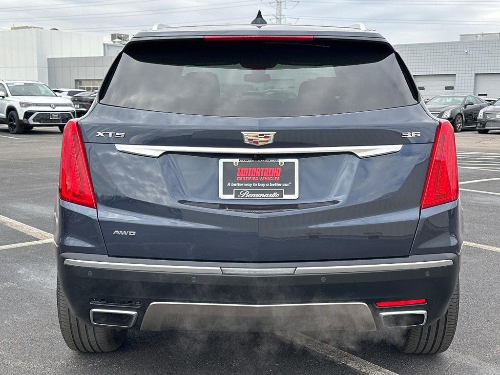 Cadillac XT5 Vehicle Full-screen Gallery Image 06