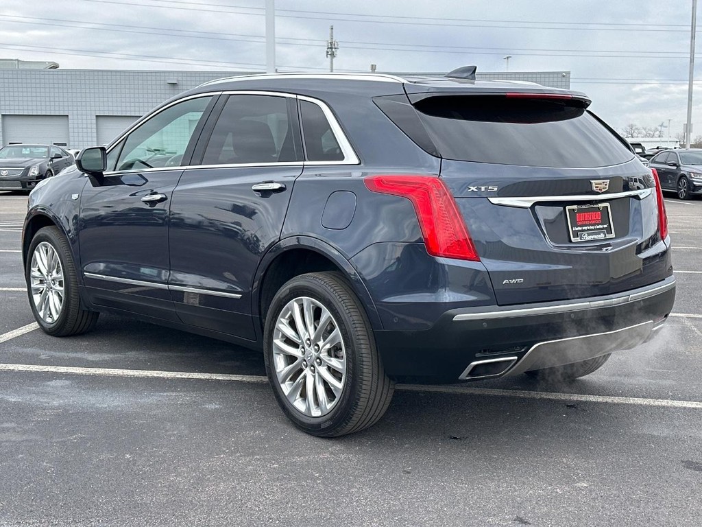 Cadillac XT5 Vehicle Full-screen Gallery Image 08