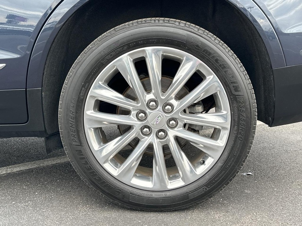 Cadillac XT5 Vehicle Full-screen Gallery Image 09