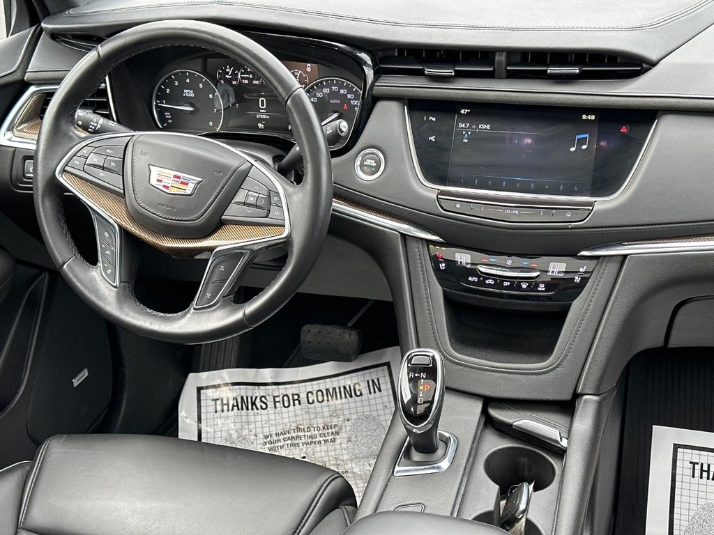 Cadillac XT5 Vehicle Full-screen Gallery Image 13