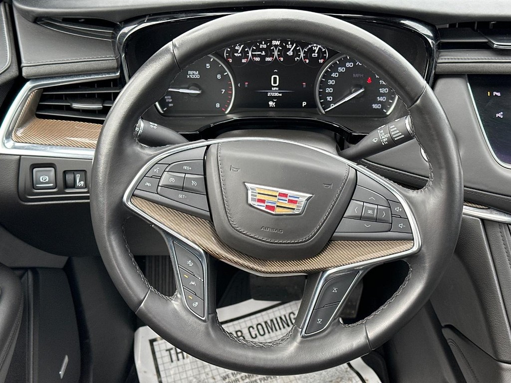 Cadillac XT5 Vehicle Full-screen Gallery Image 14