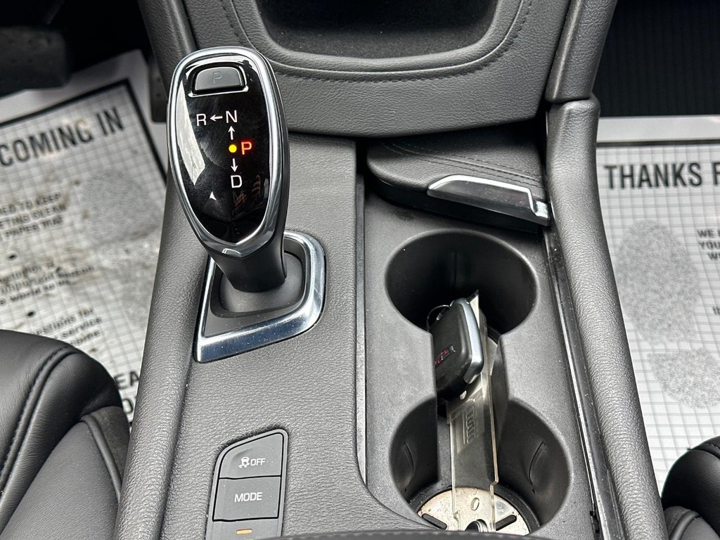 Cadillac XT5 Vehicle Full-screen Gallery Image 16