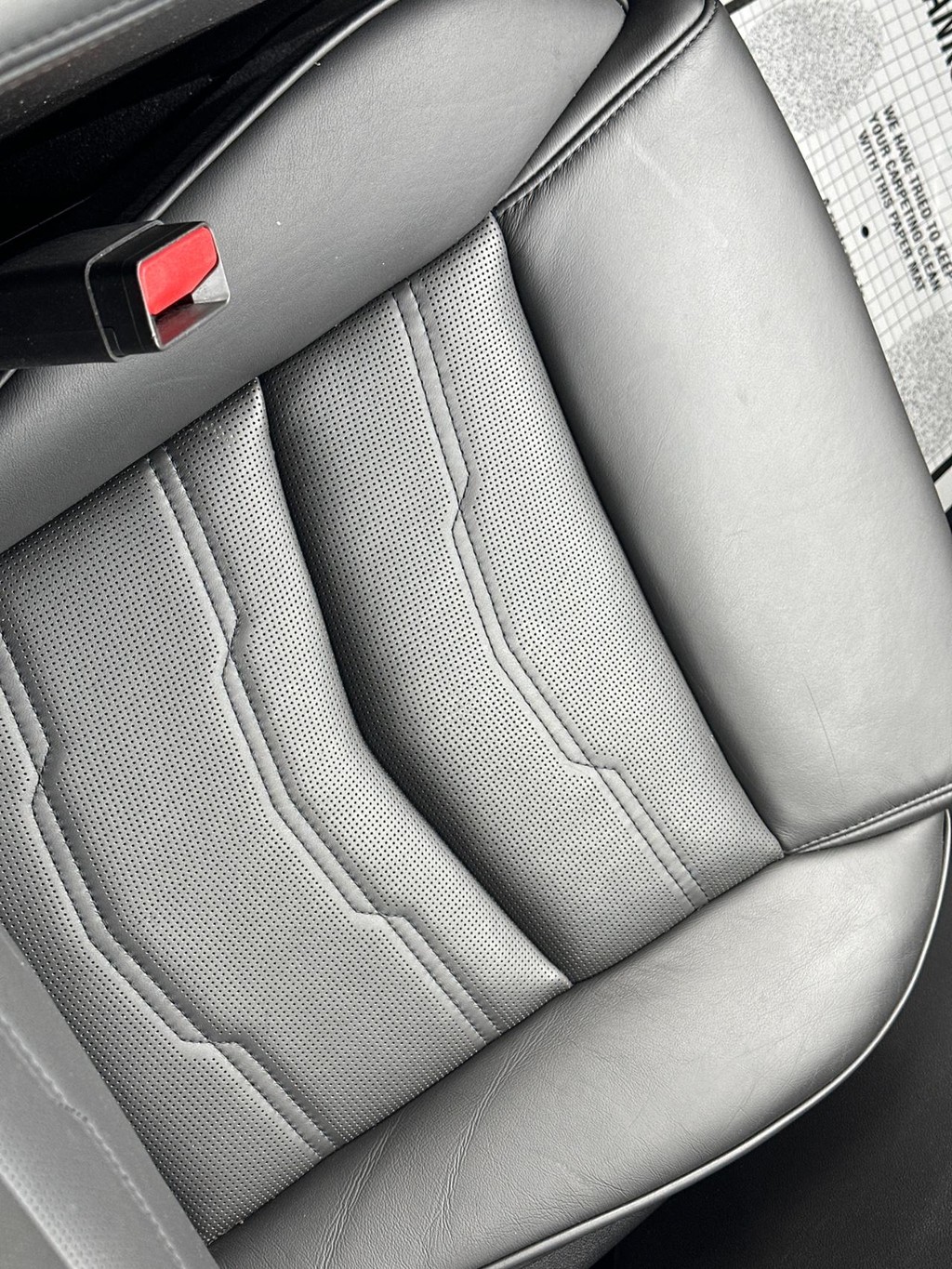 Cadillac XT5 Vehicle Full-screen Gallery Image 17