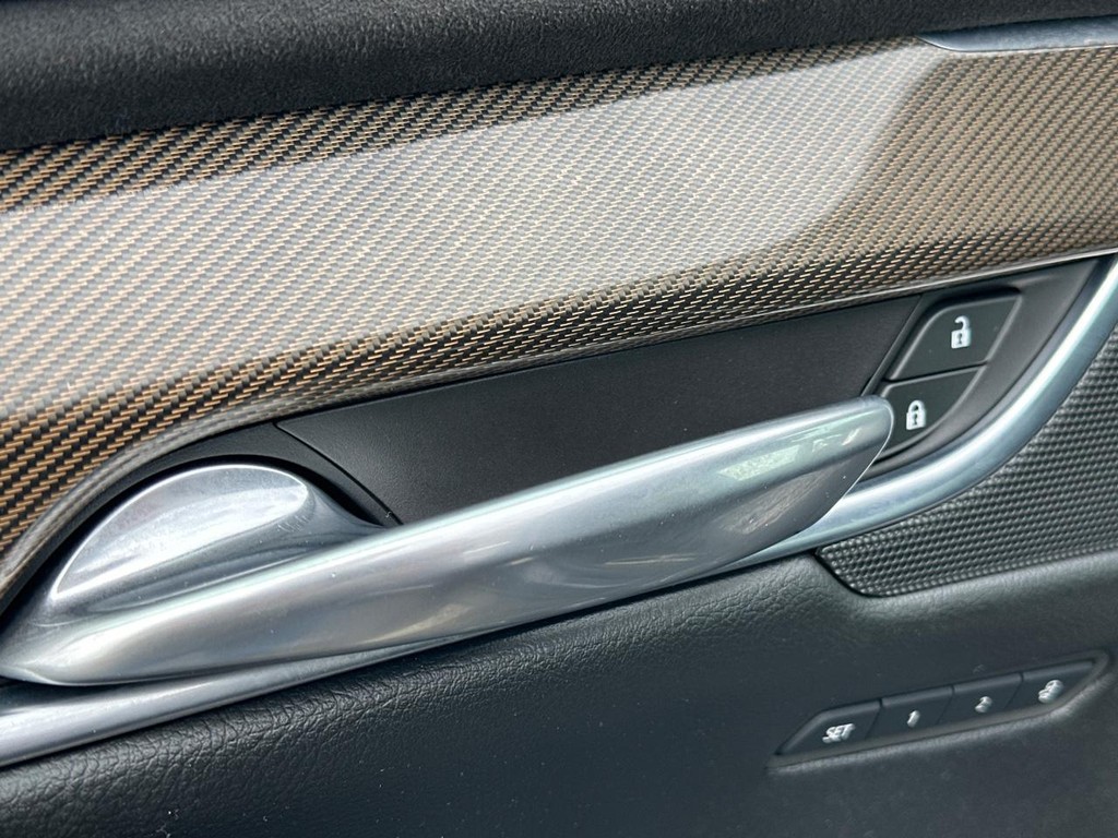 Cadillac XT5 Vehicle Full-screen Gallery Image 21