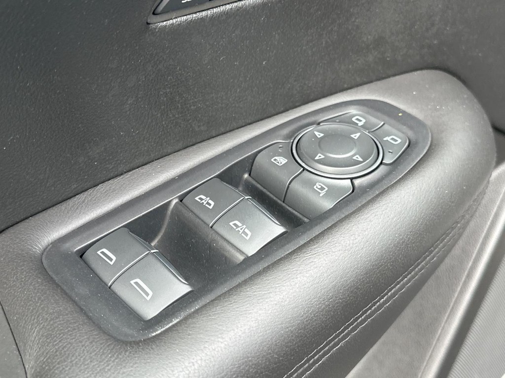 Cadillac XT5 Vehicle Full-screen Gallery Image 22