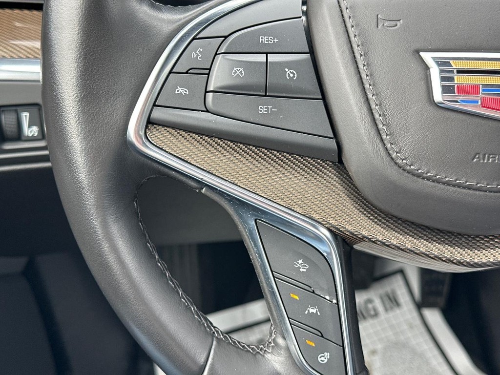 Cadillac XT5 Vehicle Full-screen Gallery Image 25