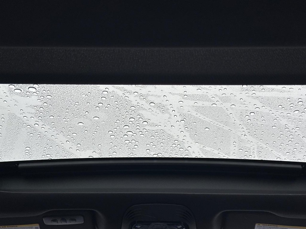 Alfa Romeo Giulia Vehicle Full-screen Gallery Image 12