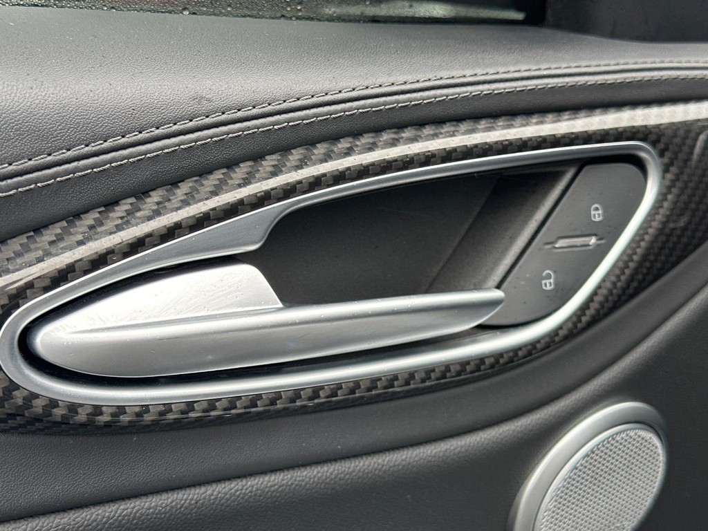 Alfa Romeo Giulia Vehicle Full-screen Gallery Image 21