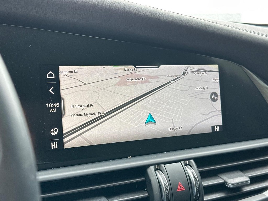 Alfa Romeo Giulia Vehicle Full-screen Gallery Image 26