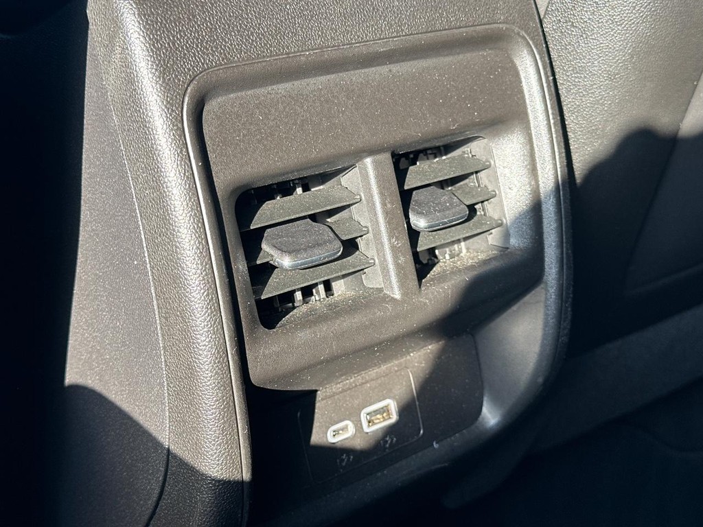 Cadillac XT4 Vehicle Full-screen Gallery Image 11