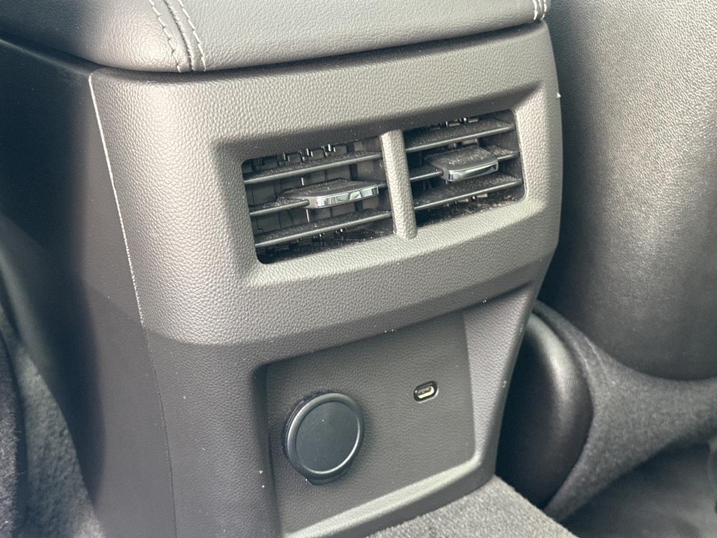 Cadillac CT5 Vehicle Full-screen Gallery Image 08