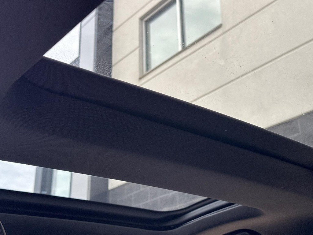 Cadillac CT5 Vehicle Full-screen Gallery Image 09