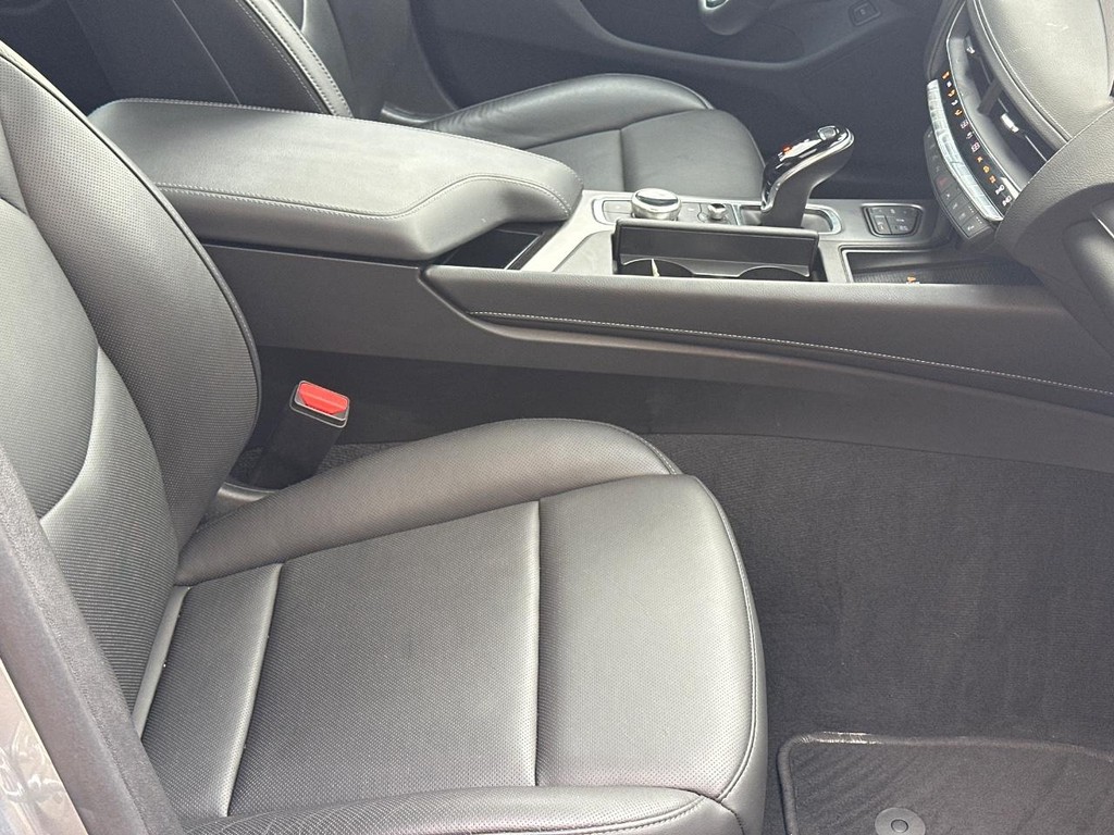 Cadillac CT5 Vehicle Full-screen Gallery Image 15