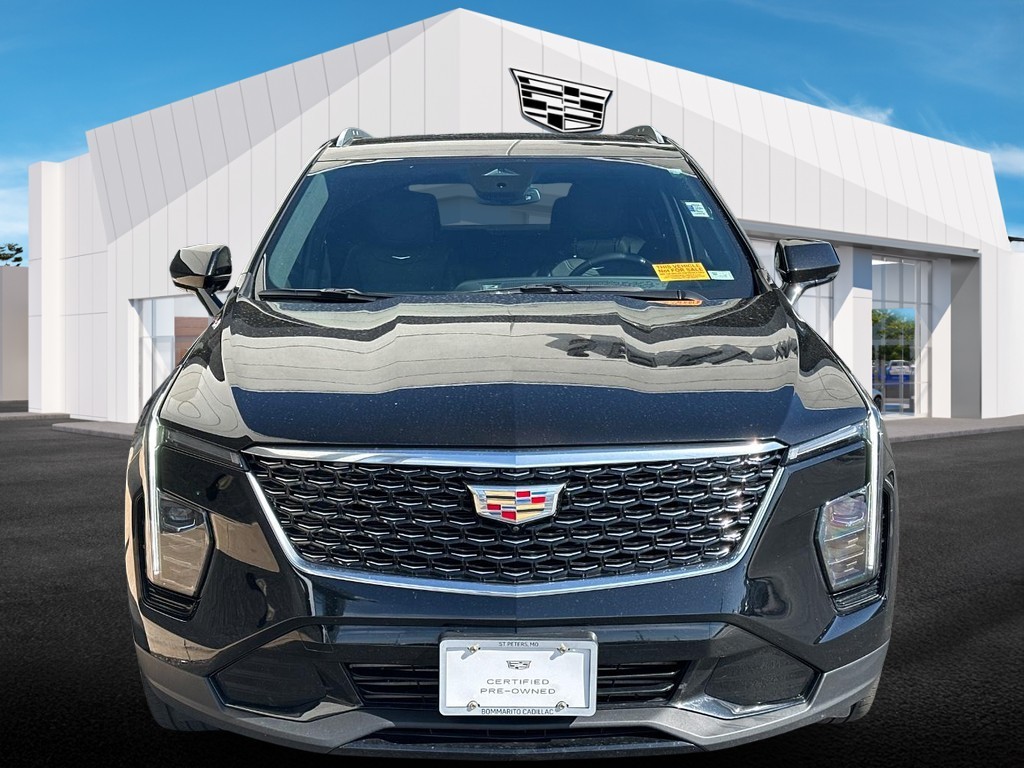 Cadillac XT4 Vehicle Full-screen Gallery Image 02