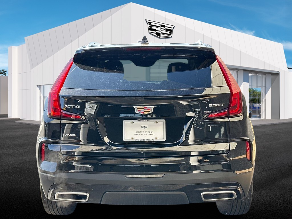 Cadillac XT4 Vehicle Full-screen Gallery Image 03